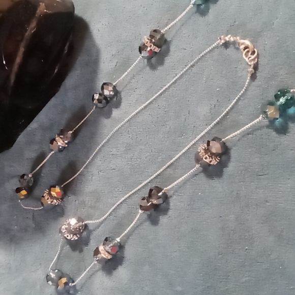 Kenneth cole long opalescent beaded  necklace. - Picture 4 of 4